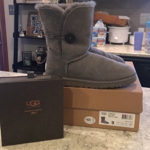 UGG grey bailey button